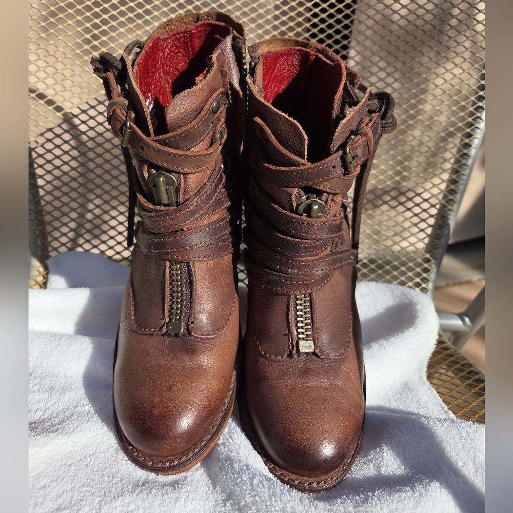 FreeBird Women's Brown Leather Ankle Boots-size 7 (Worn Once) Narrow Front - Picture 10 of 14